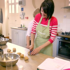 The Pink Whisk Guide to Cake Making: Brilliant Baking Step